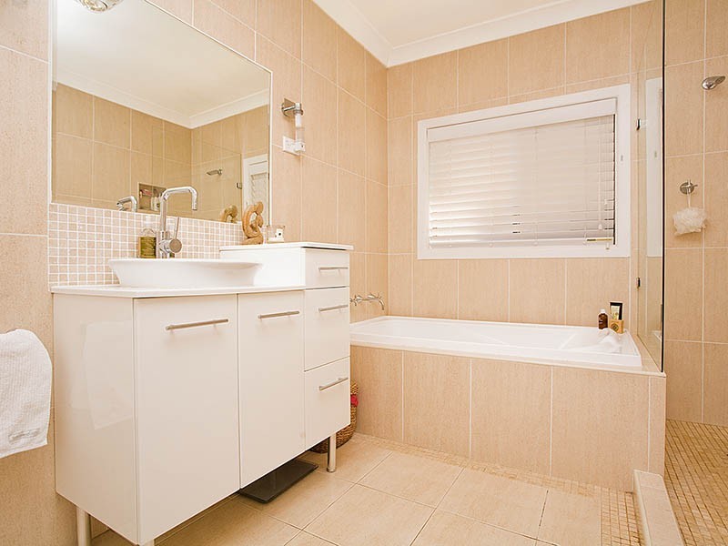 31 Thomas St, Picnic Point NSW 2213