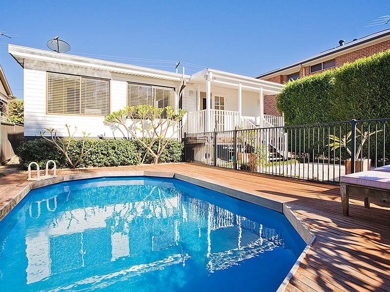 31 Thomas St, Picnic Point NSW 2213