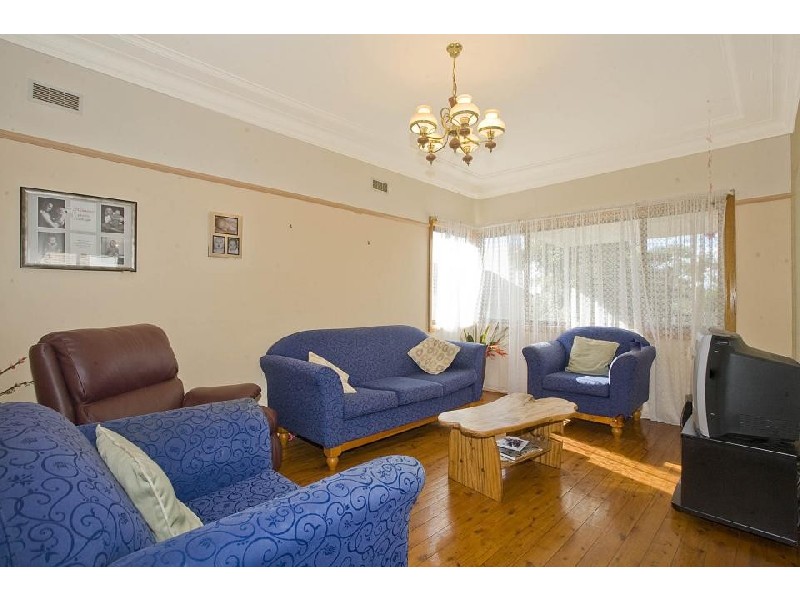 121 Coonong Rd, Gymea Bay NSW 2227