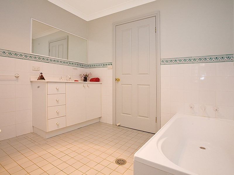 1/2 Lincoln Crescent, Bonnet Bay NSW 2226