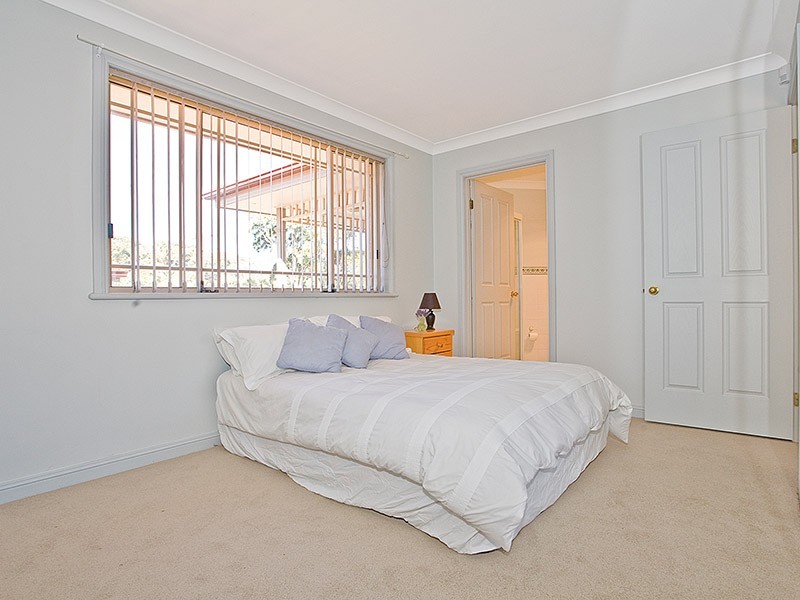 1/2 Lincoln Crescent, Bonnet Bay NSW 2226