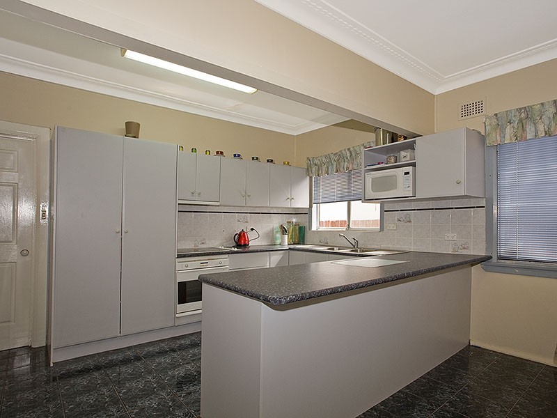 14 Tea Gardens Ave, Kirrawee NSW 2232