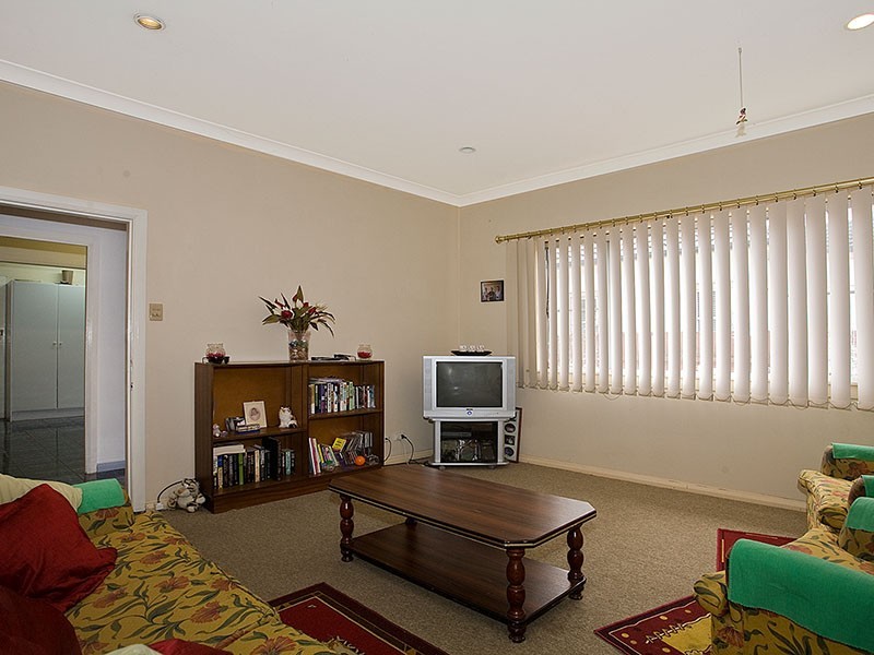 14 Tea Gardens Ave, Kirrawee NSW 2232