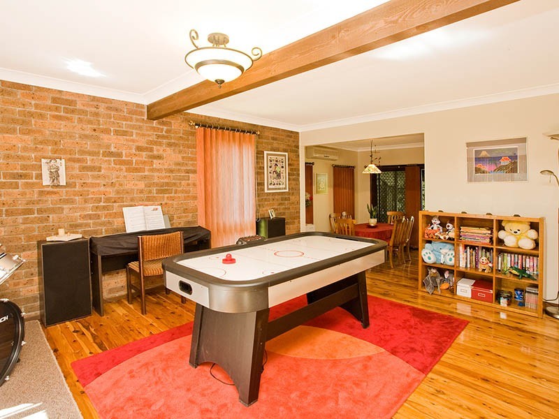 4 Owen Place, Illawong NSW 2234