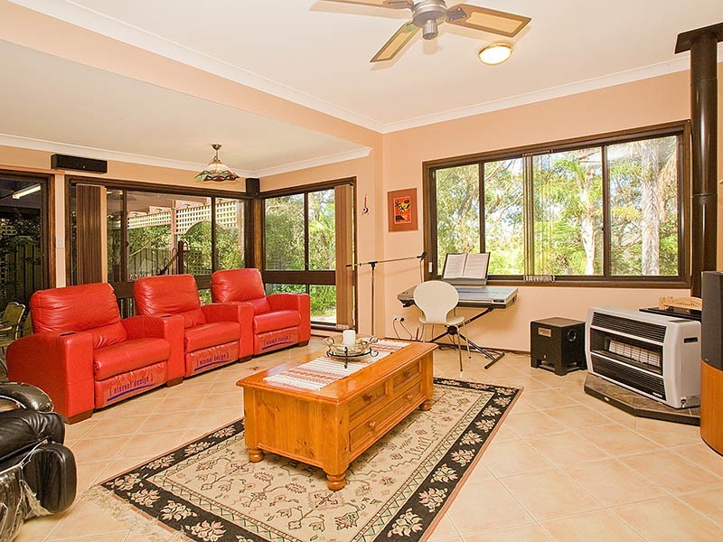 4 Owen Place, Illawong NSW 2234