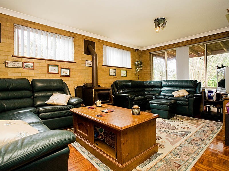 4 Mundakal Ave, Kirrawee NSW 2232