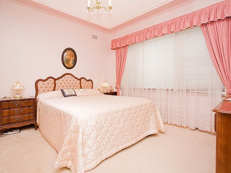 4 Mundakal Ave, Kirrawee NSW 2232