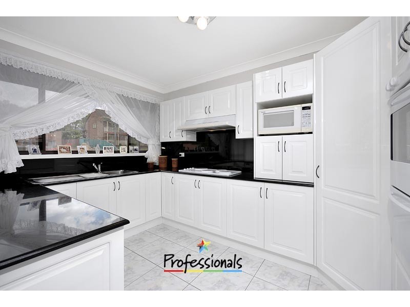 15 Sylvan Ridge Drive, Illawong NSW 2234