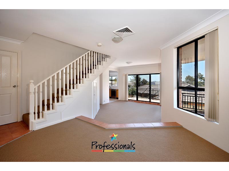 3/6-8 Bataan Close, Illawong NSW 2234