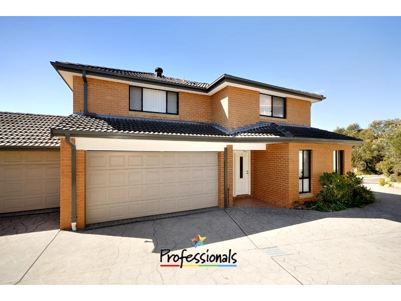 3/6-8 Bataan Close, Illawong NSW 2234