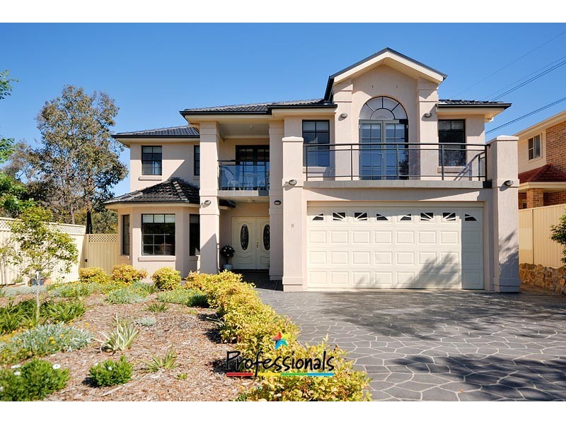 9 Bataan Close, Illawong NSW 2234