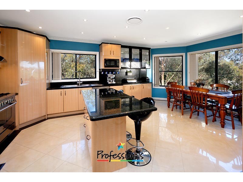 9 Bataan Close, Illawong NSW 2234