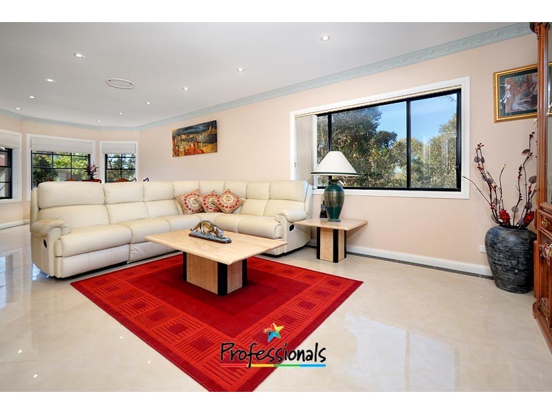 9 Bataan Close, Illawong NSW 2234