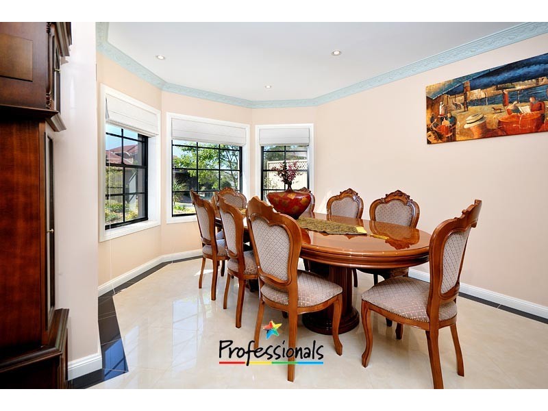 9 Bataan Close, Illawong NSW 2234