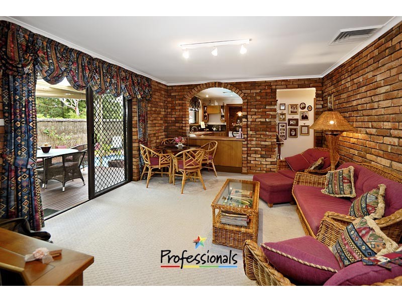 13 Flint Place, Illawong NSW 2234