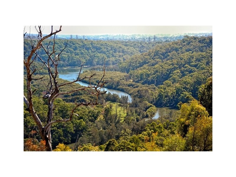 41 Royal Oak Drive, Illawong NSW 2234