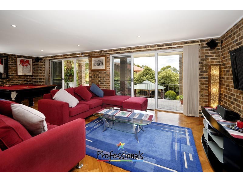 17 Wilbung Road, Illawong NSW 2234