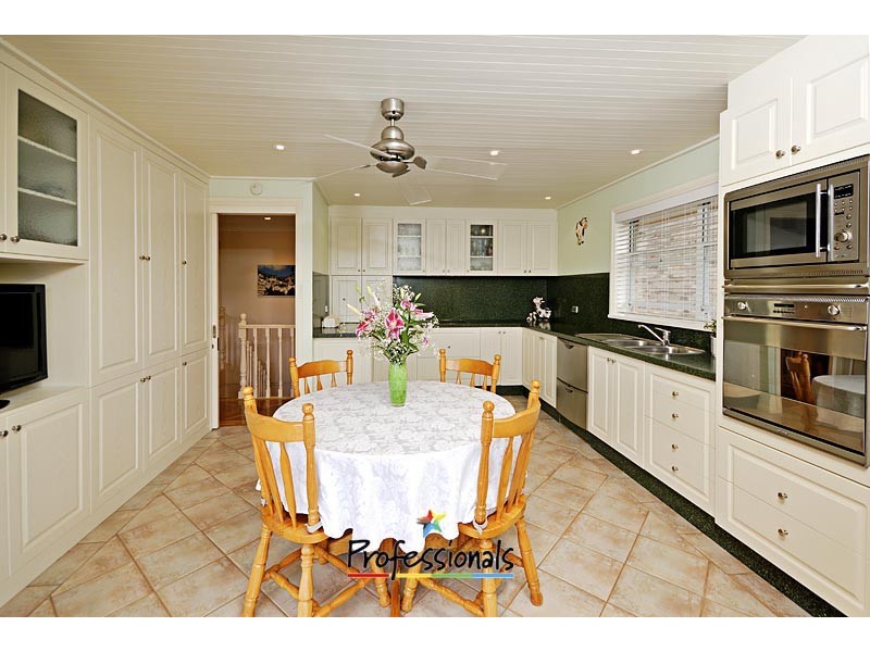 17 Wilbung Road, Illawong NSW 2234