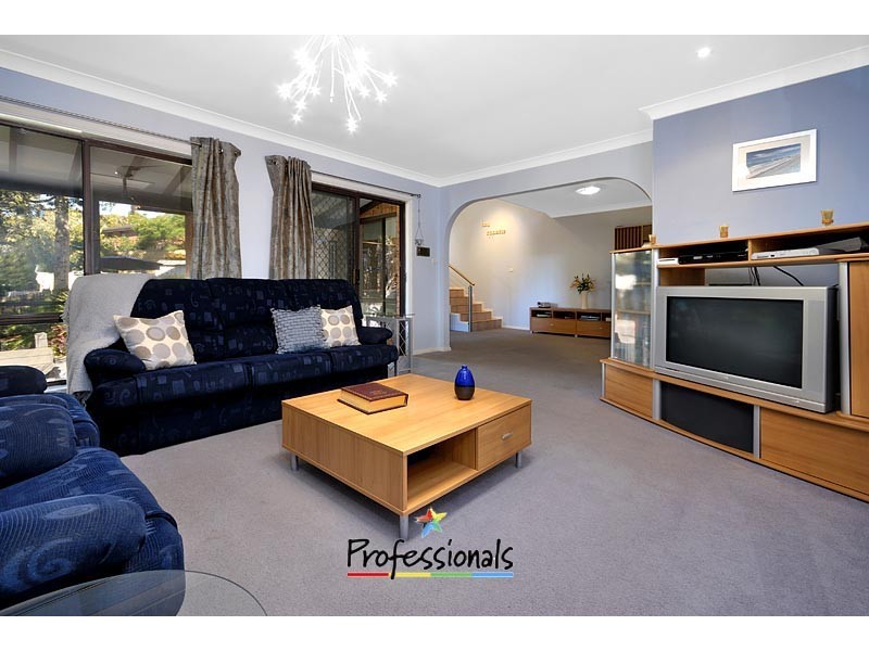 4 Empire Place, Illawong NSW 2234