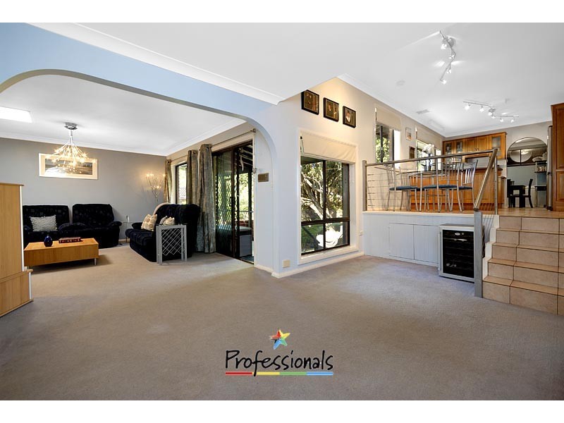 4 Empire Place, Illawong NSW 2234