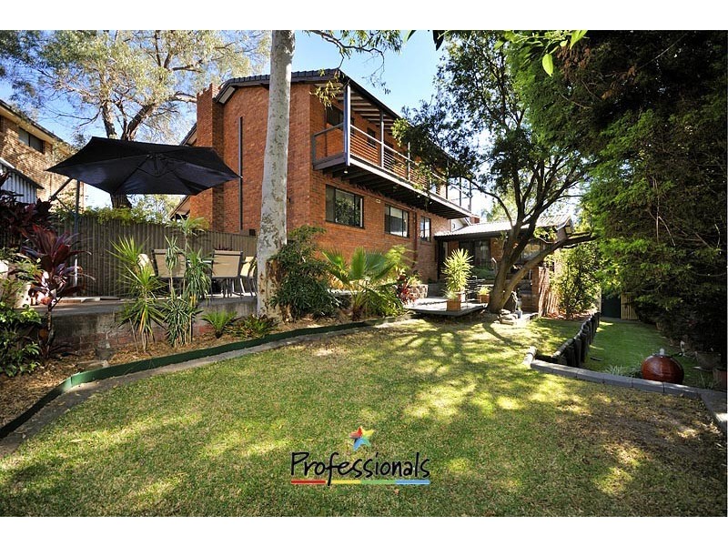 4 Empire Place, Illawong NSW 2234