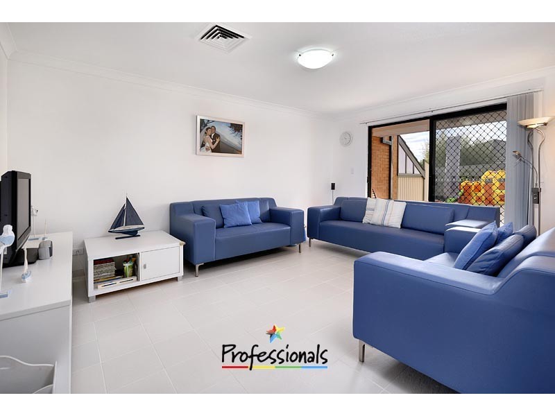 2/47-53 Hobart Place, Illawong NSW 2234