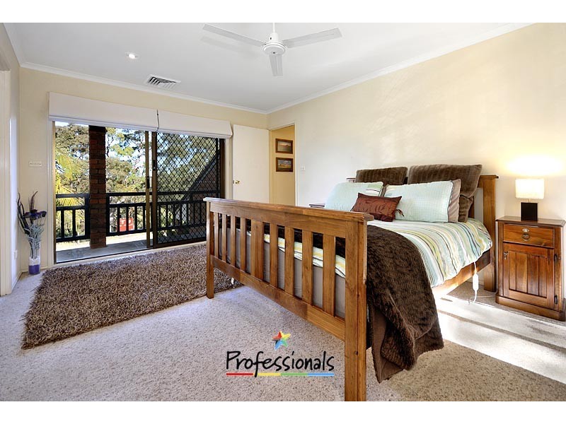 21 Tennant Place, Illawong NSW 2234
