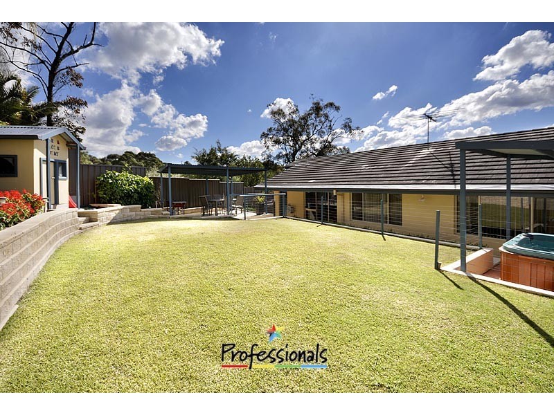 5 Hamelin Place, Illawong NSW 2234