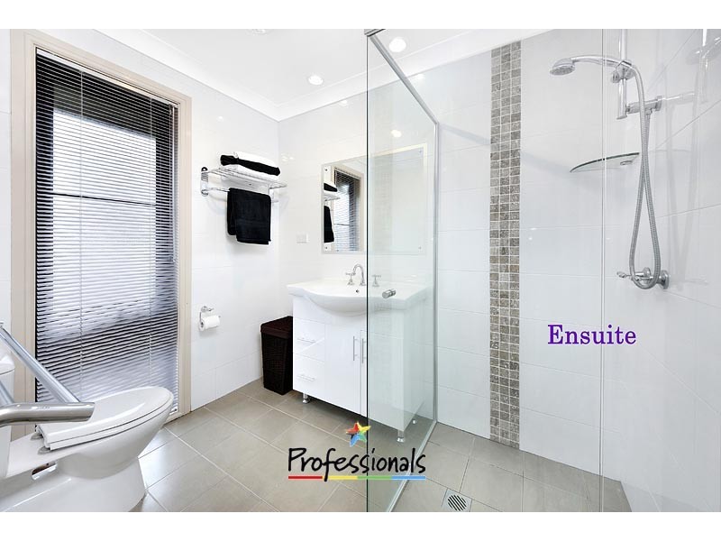 14 Hobart Place, Illawong NSW 2234