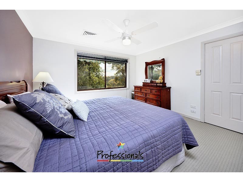 14 Hobart Place, Illawong NSW 2234
