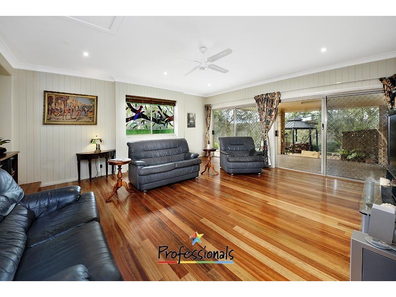 27 Tennant Place, Illawong NSW 2234