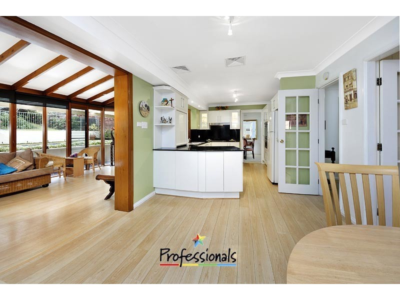 27 Tennant Place, Illawong NSW 2234