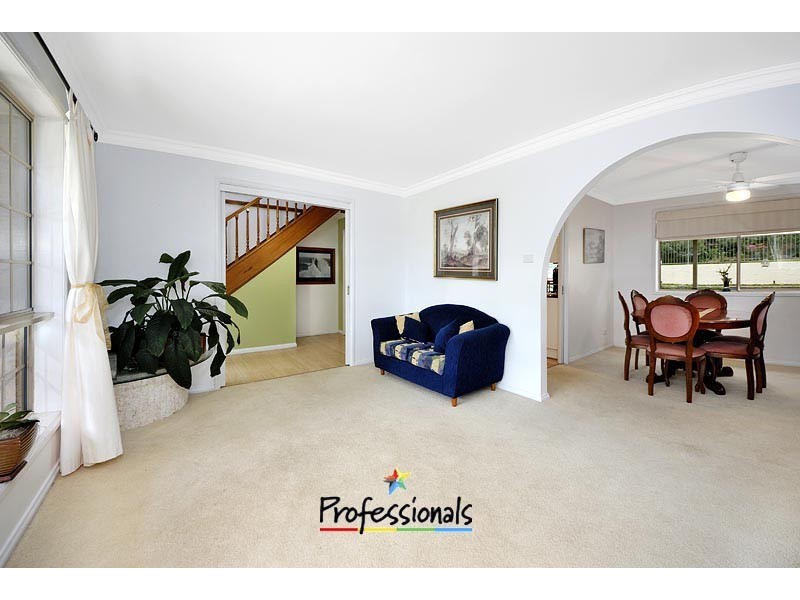 27 Tennant Place, Illawong NSW 2234