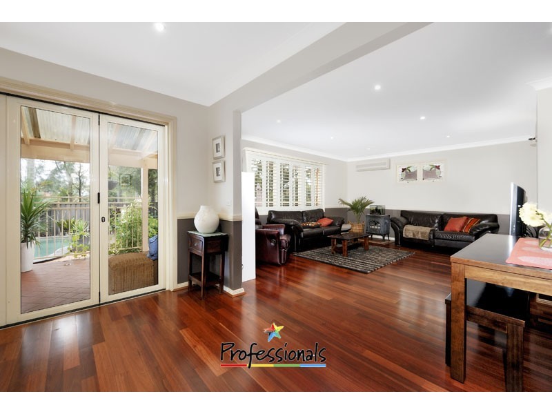 6 Sproule Road, Illawong NSW 2234
