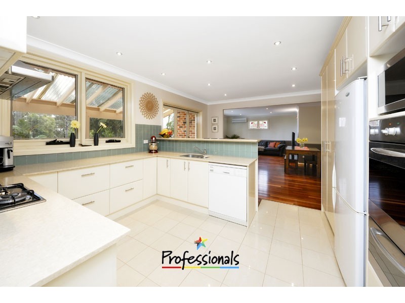 6 Sproule Road, Illawong NSW 2234