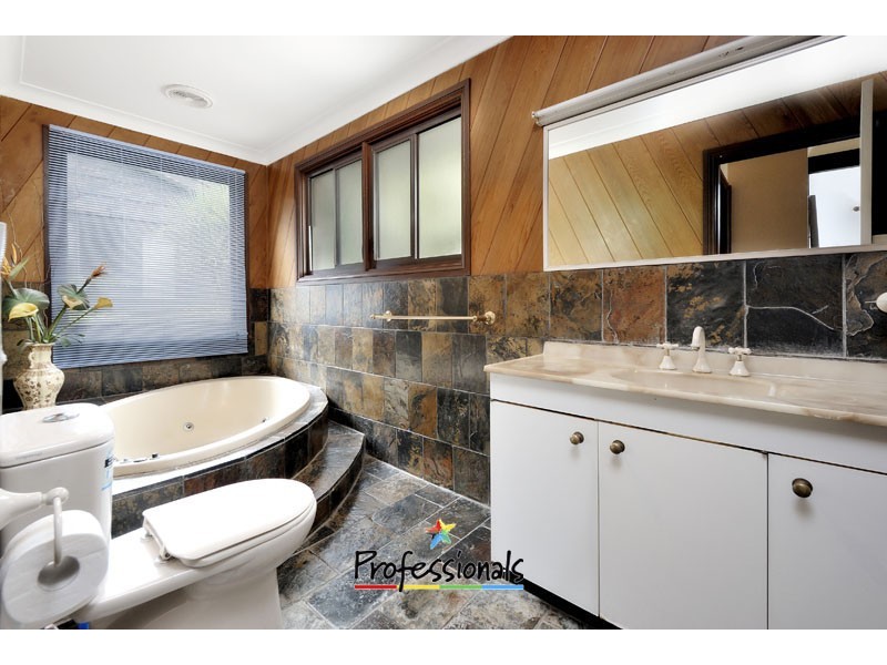 61 Austin Street, Illawong NSW 2234