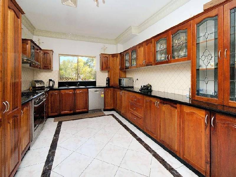 4 Barrier Place, Illawong NSW 2234