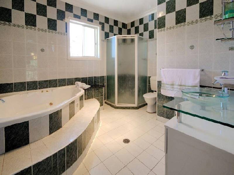 4 Barrier Place, Illawong NSW 2234