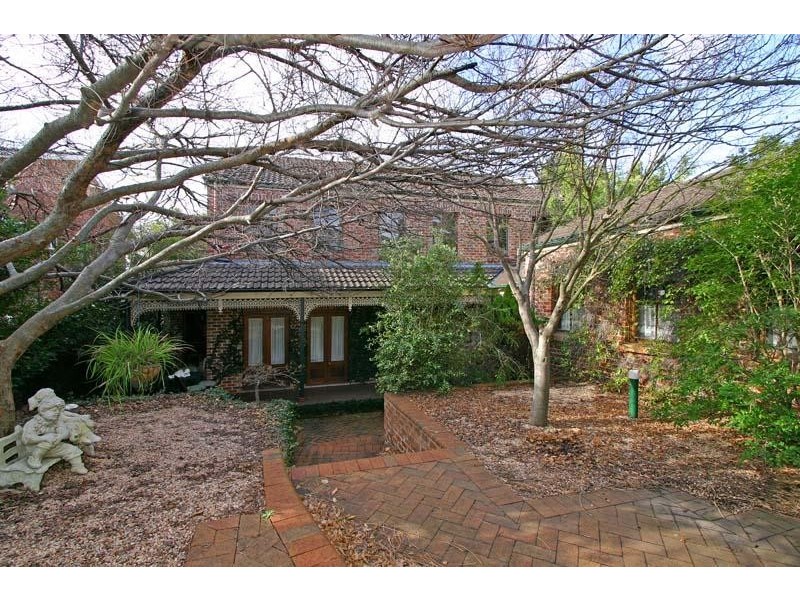 42 Blaxland Drive, Illawong NSW 2234