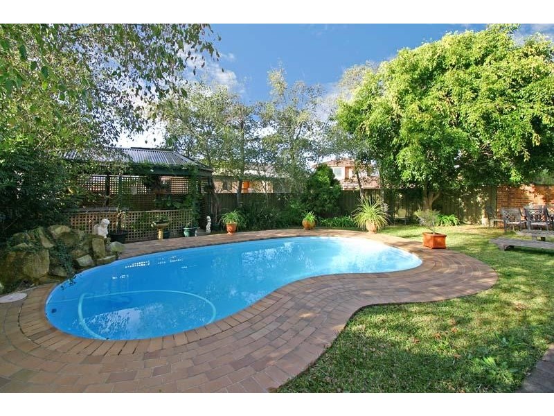 42 Blaxland Drive, Illawong NSW 2234