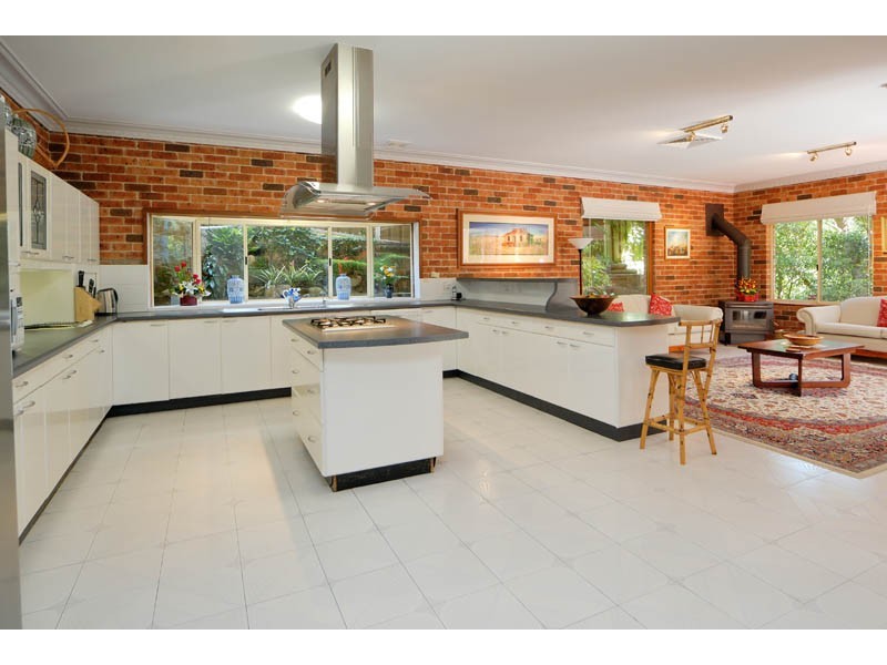 10 Barrier Place, Illawong NSW 2234