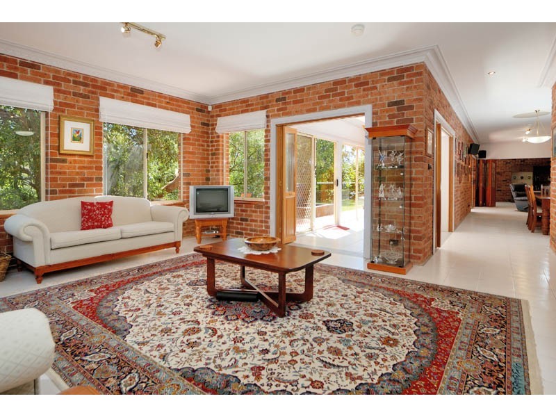 10 Barrier Place, Illawong NSW 2234