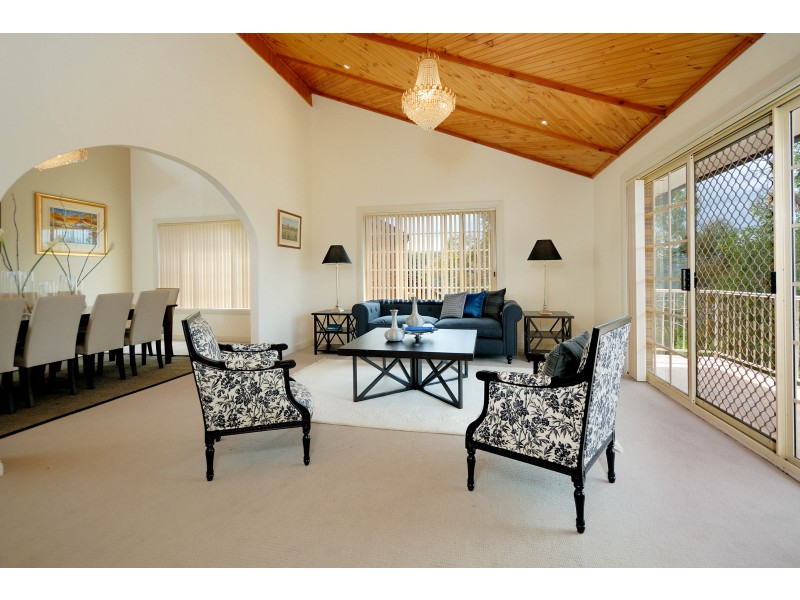19 Mcpherson Place, Illawong NSW 2234
