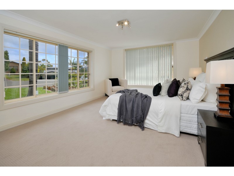 19 Mcpherson Place, Illawong NSW 2234