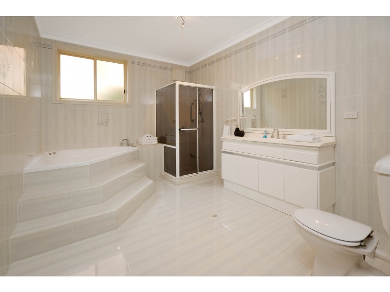 19 Mcpherson Place, Illawong NSW 2234