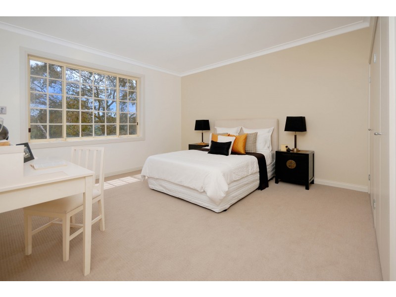 19 Mcpherson Place, Illawong NSW 2234