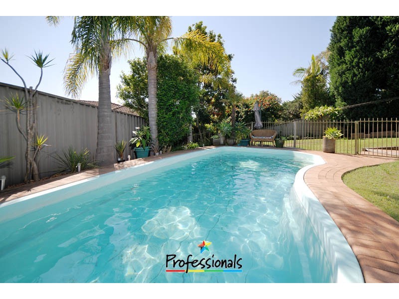 103 Blaxland Drive, Illawong NSW 2234