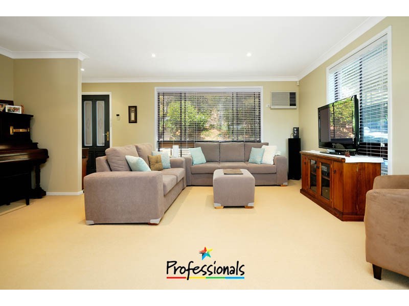 103 Blaxland Drive, Illawong NSW 2234