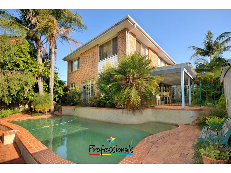 50 Blaxland Drive, Illawong NSW 2234