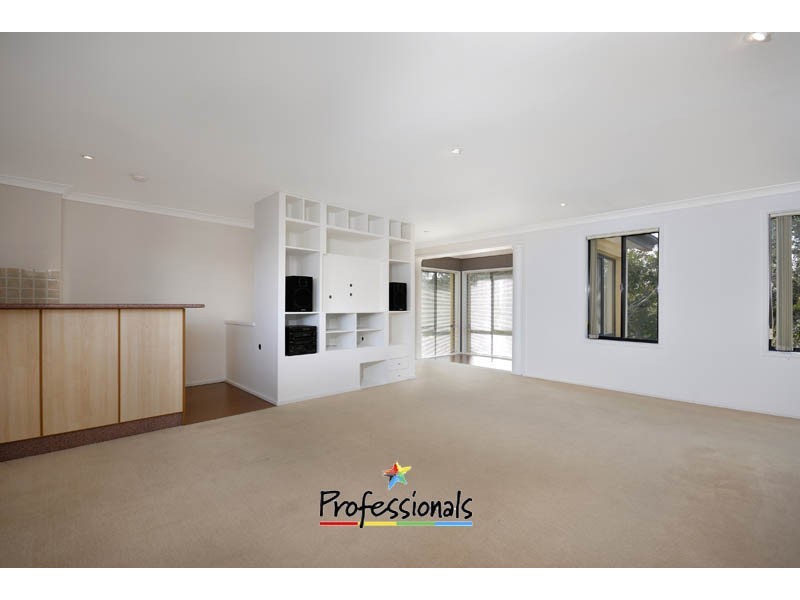 7 Batavia Place, Illawong NSW 2234